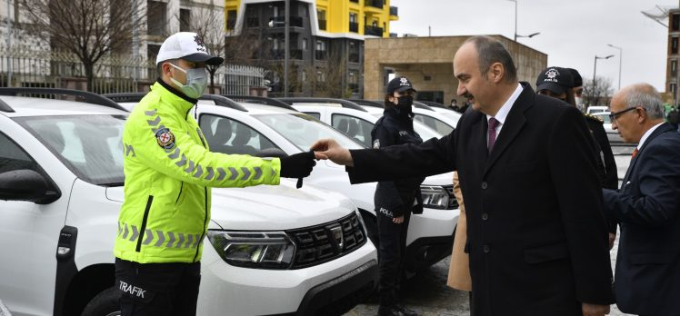 Edirne Valiliğinden Emniyet’e araç desteği