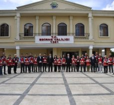 Plaketlerini Vali Kırbıyık’tan aldılar