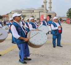 Davul zurna ekibi Gürkan’ı karşıladı