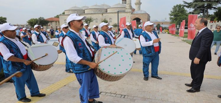 Davul zurna ekibi Gürkan’ı karşıladı