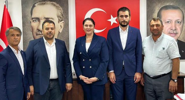 AK Parti ilçe başkanları mazbatalarını aldı