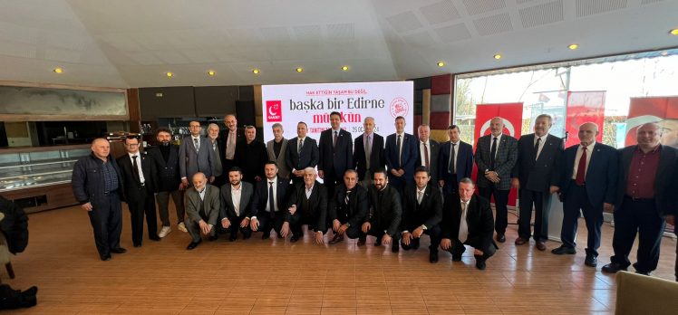 Saadet Partisi adaylarını basına tanıttı