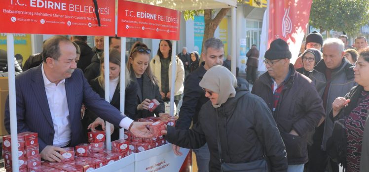 Gürkan’dan kandil simidi ikramı