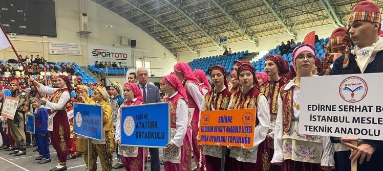 Okullar arası Halk Oyunları Yarışması düzenlendi