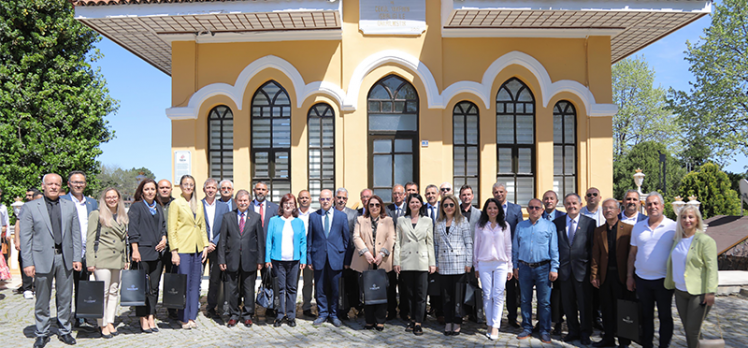 Başkan Gencan Akın, “Mahalle muhtarları ve huzurevi sakinleriyle” bayramlaştı