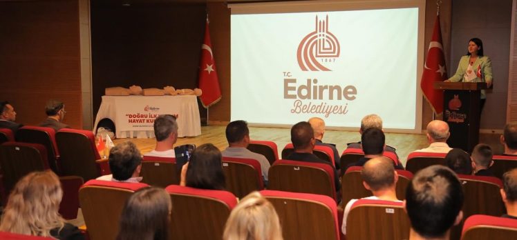 Edirne Belediyesi personelleri ilk yardım sertifikalarını aldı