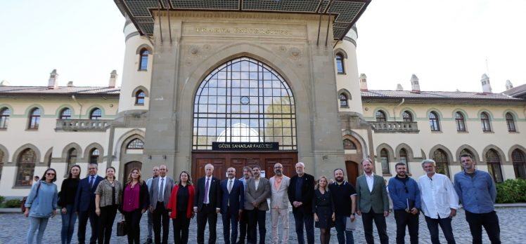 Trakya Üniversitesi Güzel Sanatlar Fakültesinde metal heykel, madalyon ve takı sergisi